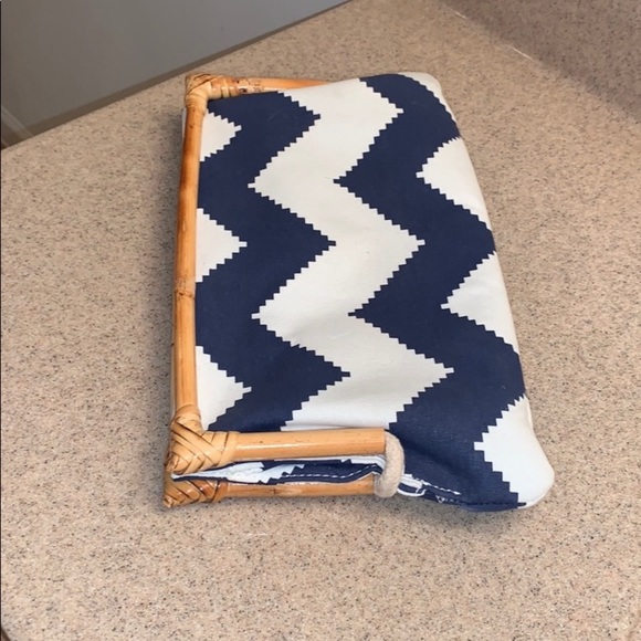 Adorable Donna Dixon clutch - Picture 2 of 6